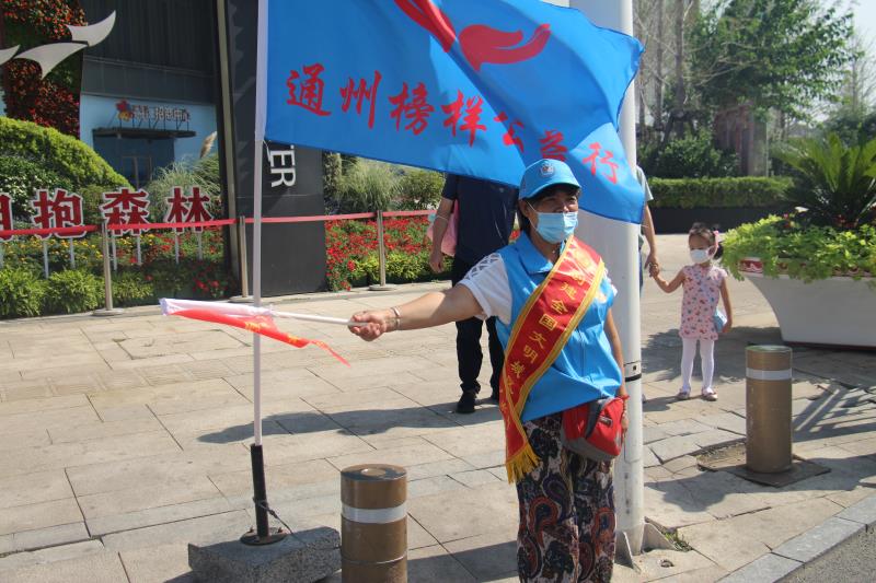 <strong>美女被操大鸡</strong>